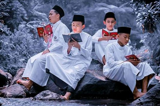 Santri Menghafal