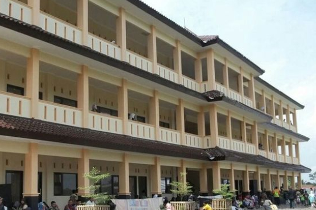 Menjelajah Dunia Pesantren: Menggali Keunggulan dan Kekurangan Pesantren Modern dan Klasik